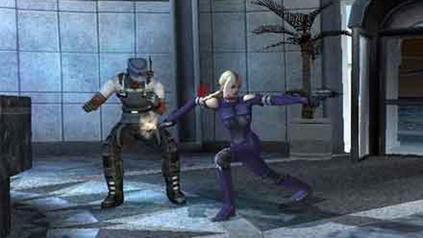 Tekken’s Nina Williams In: Death by Degrees - Sony PlayStation 2 (PS2) (Namco Bandai - 1) video game collectible [Barcode 722674100182] - Main Image 4