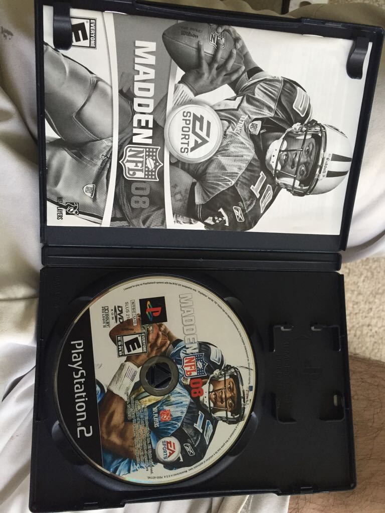Madden NFL 08 - Sony PlayStation 2 (PS2) video game collectible - Main Image 2