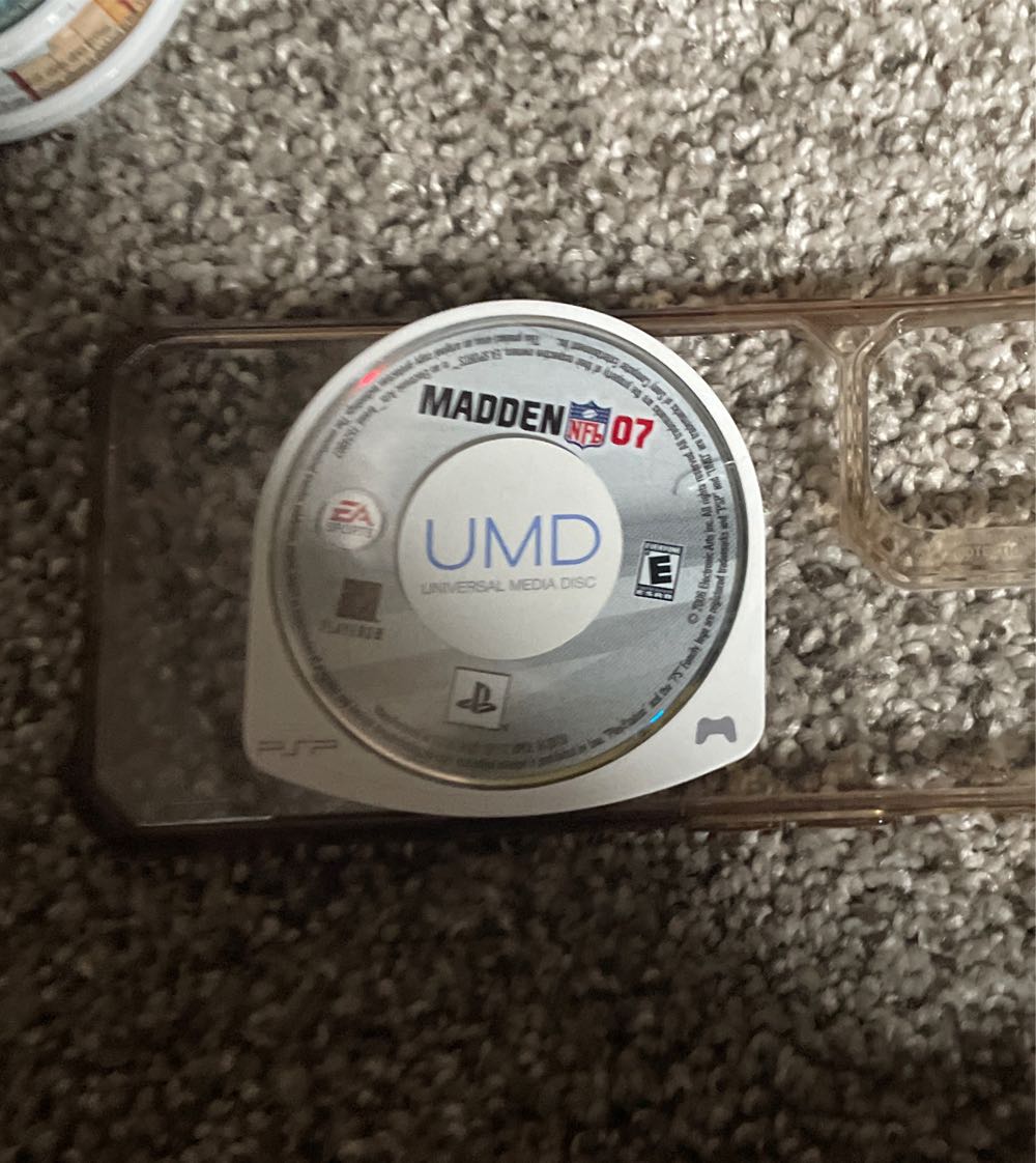 Madden NFL 07 - Sony PlayStation Portable (PSP) (Ea Sports - 1) video game collectible [Barcode 014633152487] - Main Image 3