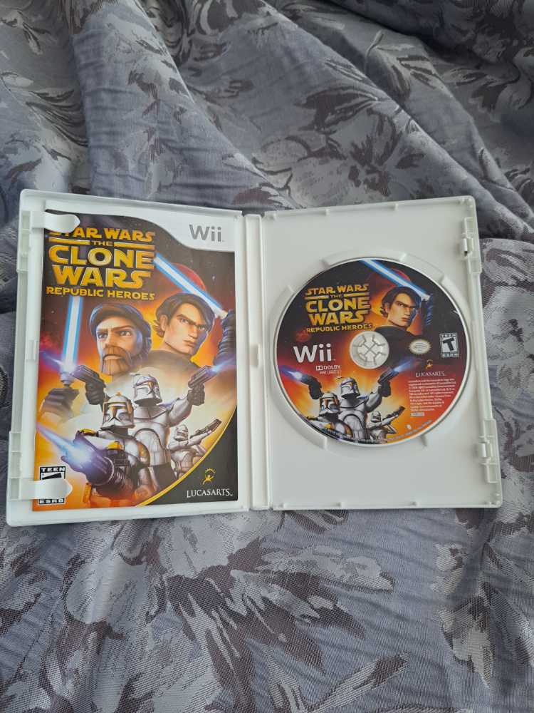 Star Wars: The Clone Wars Republic Heroes - Nintendo Wii (LucasArts - 2) video game collectible [Barcode 023272338633] - Main Image 3