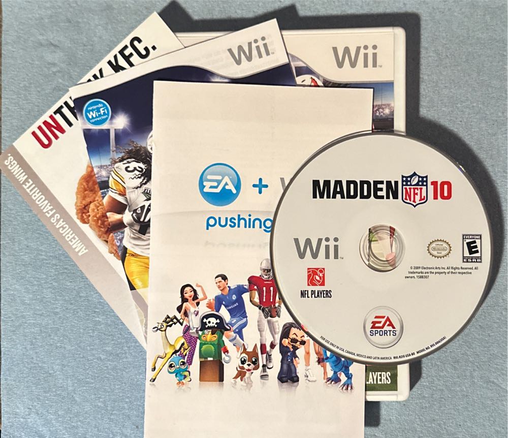 Madden NFL 10 - Nintendo Wii (Electronic Arts/EA Games - 4) video game collectible [Barcode 014633158830] - Main Image 3
