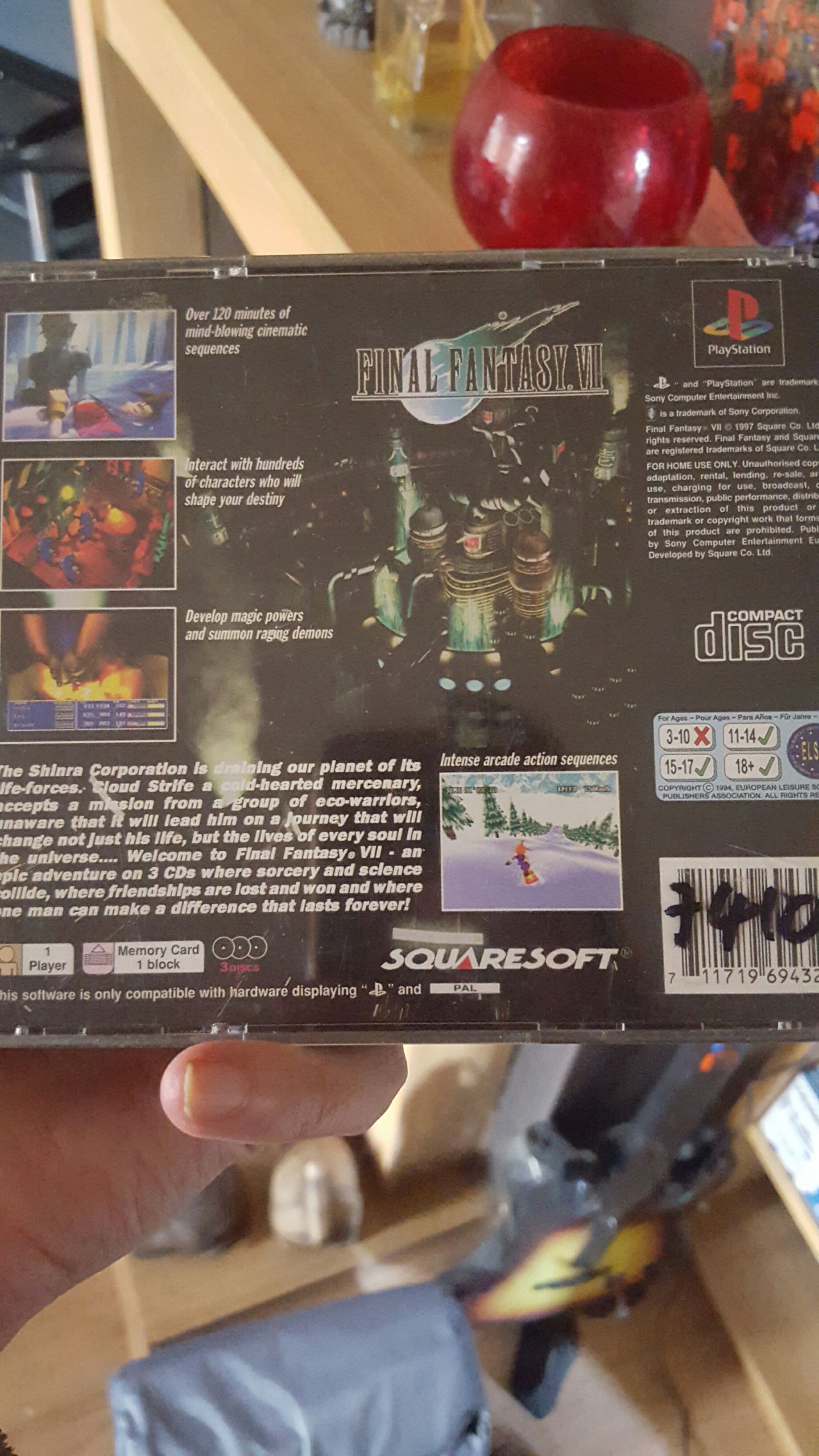 Final Fantasy 7 - Sony PlayStation (1) video game collectible - Main Image 2