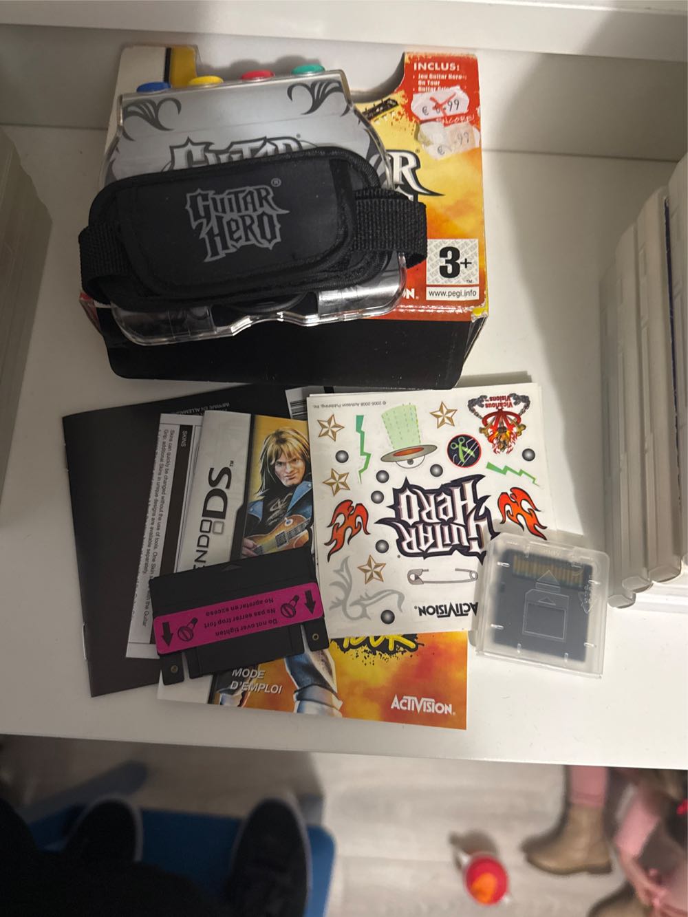 DS / Guitar Hero On Tour - Nintendo DS (1) video game collectible [Barcode 5030917054457] - Main Image 3