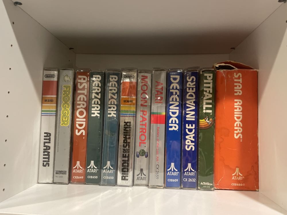 Frogger - Atari 2600 (Parker Brothers - 1-2) video game collectible - Main Image 2