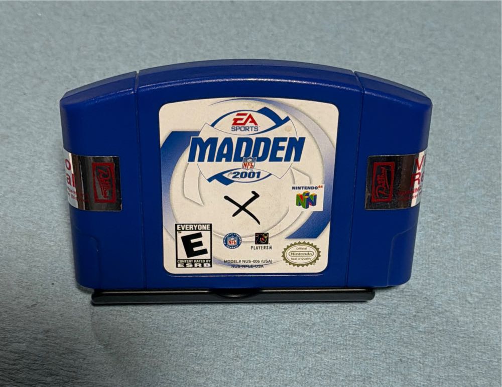 MADDEN NFL 2001 - Nintendo 64 (N64) video game collectible - Main Image 3