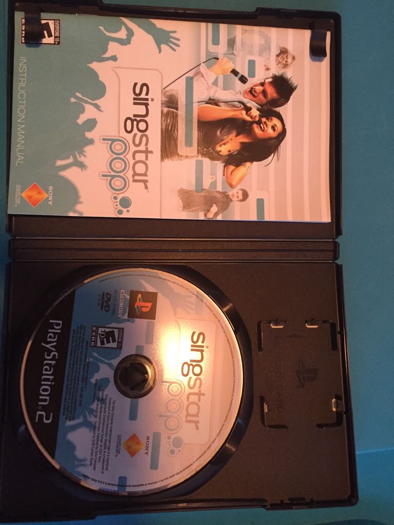 SingStar Pop - Sony PlayStation 2 (PS2) video game collectible - Main Image 2