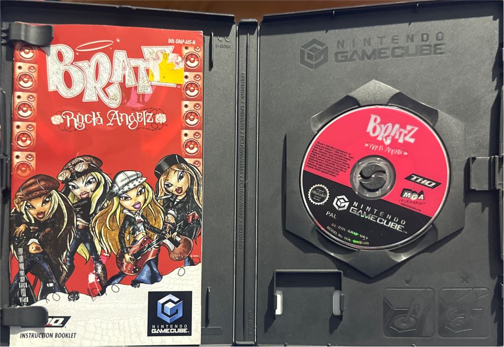 Bratz: Rock Angelz - Nintendo GameCube (THQ - 1) video game collectible [Barcode 785138380445] - Main Image 3