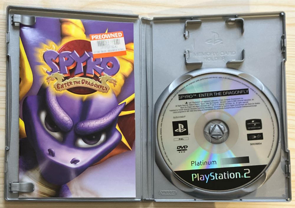 Spyro: Enter The Dragonfly *Platinum* - Sony PlayStation 2 (PS2) (Universal Interactive - 1) video game collectible [Barcode 3348542155107] - Main Image 3