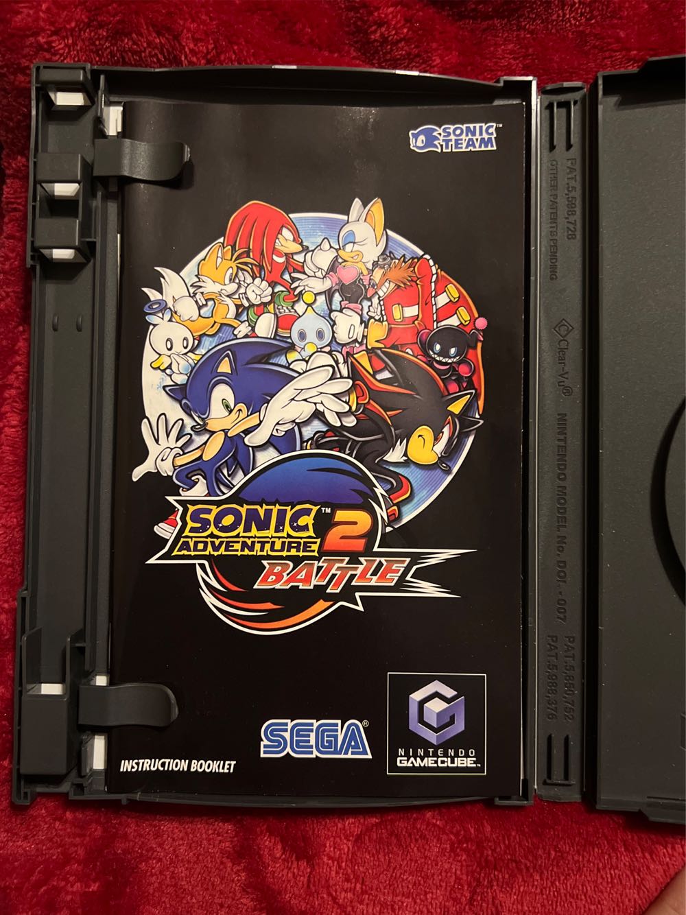 Sonic Adventure 2 Battle - Nintendo GameCube (Sega - 2) video game collectible [Barcode 010066810079] - Main Image 3