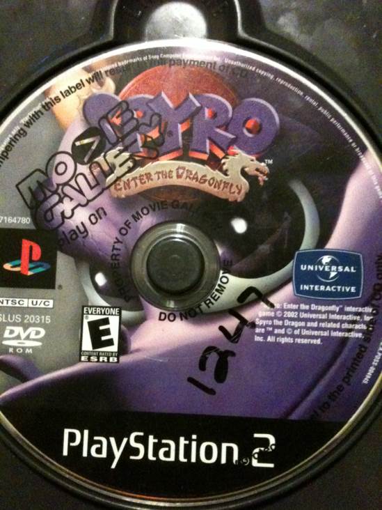Spyro:  Enter the Dragonfly - Sony PlayStation 2 (PS2) (Universal Interactive - 1) video game collectible [Barcode 051581603630] - Main Image 2