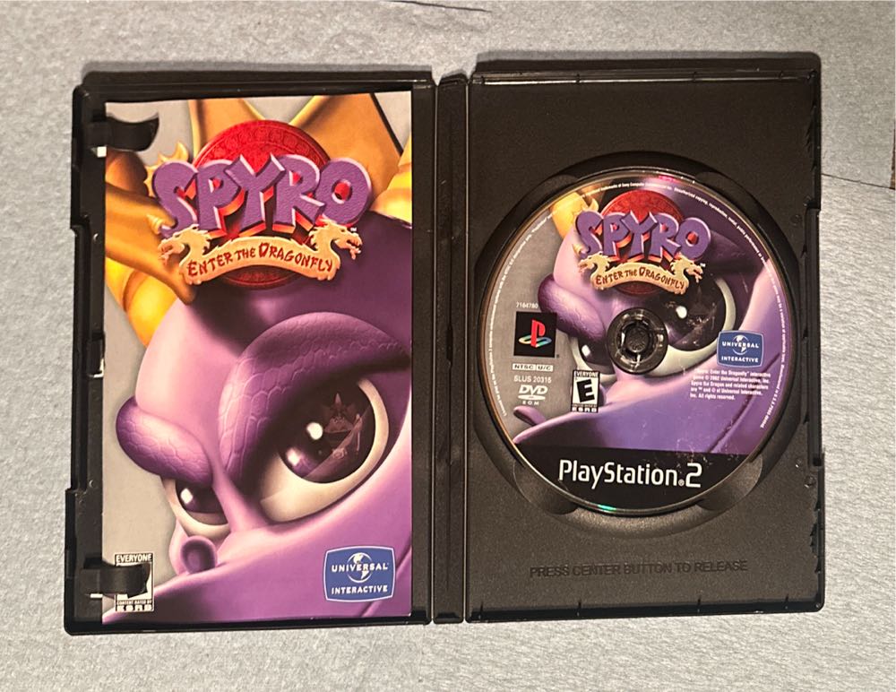 Spyro:  Enter the Dragonfly - Sony PlayStation 2 (PS2) (Universal Interactive - 1) video game collectible [Barcode 051581603630] - Main Image 4