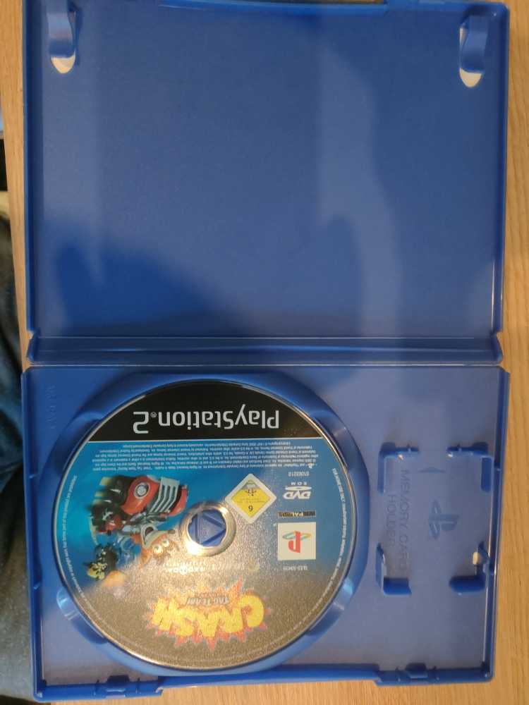 Crash Tag Team Racing - Sony PlayStation 2 (PS2) (Radical Entertainment - 1-4) video game collectible [Barcode 3348542200289] - Main Image 4