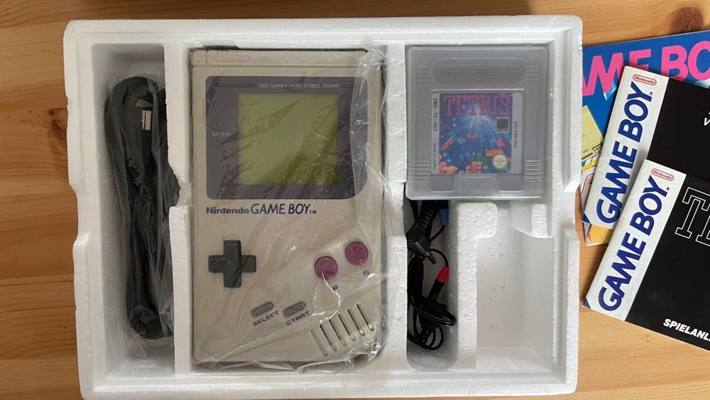 *Nintendo - Game Boy - Nintendo Game Boy video game collectible - Main Image 3