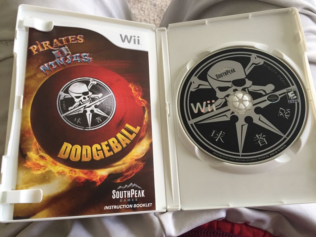 Pirates vs Ninjas Dodgeball - Nintendo Wii video game collectible - Main Image 2