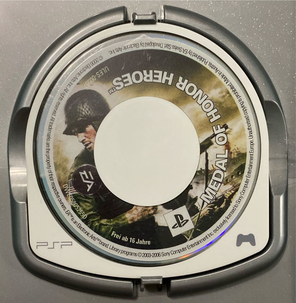 Medal Of Honor Heroes - Sony PlayStation Portable (PSP) (Electronic Arts - 1-32) video game collectible [Barcode 5030930056025] - Main Image 3