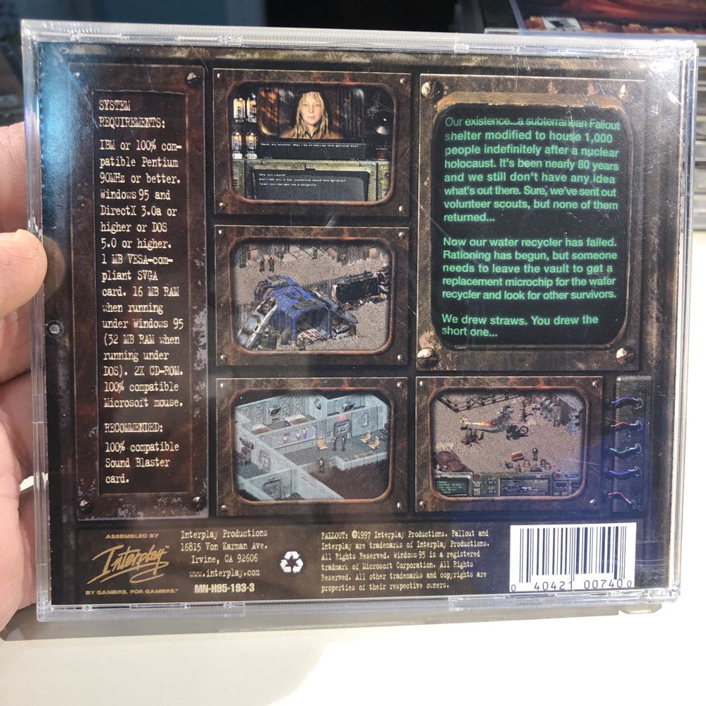 Fallout - CD Projekt GOG (Interplay Entertainment - 1) video game collectible [Barcode 040421007400] - Main Image 2