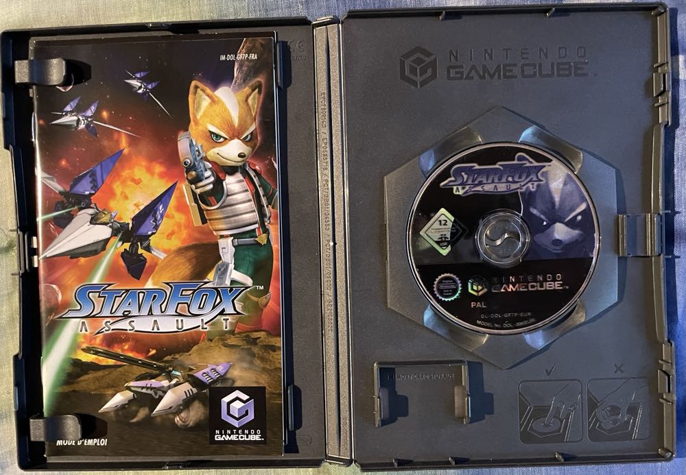 StarFox Assault - Nintendo GameCube (Nintendo - 4) video game collectible [Barcode 045496393663] - Main Image 3