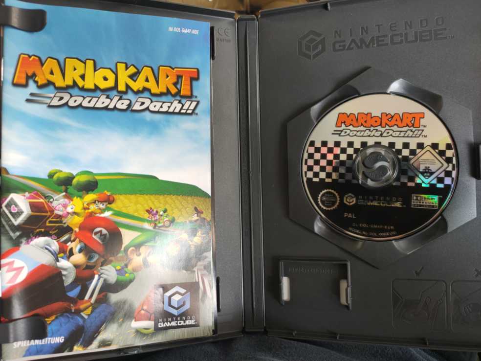 Mario Kart Double Dash - Nintendo GameCube (Nintendo - 4) video game collectible [Barcode 045496393038] - Main Image 3