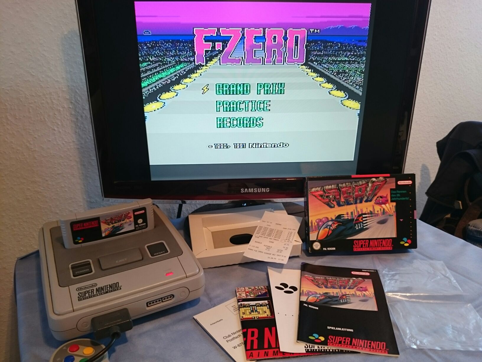 F-Zero - Nintendo Super Nintendo Entertainment System (SNES) video game collectible - Main Image 2