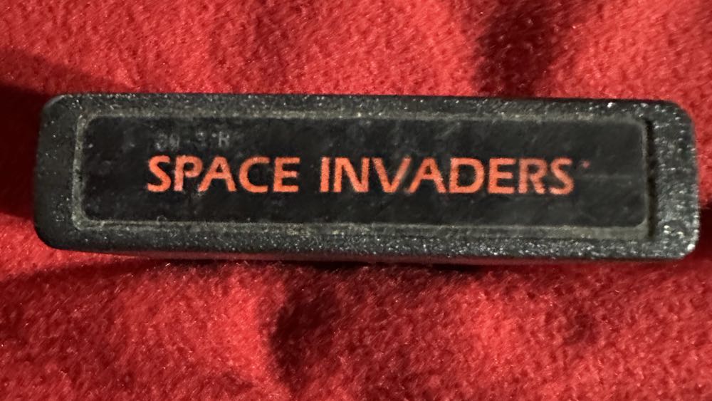 Space Invaders Silver ‘80 - Atari 2600 (Atari, Inc.) video game collectible - Main Image 2