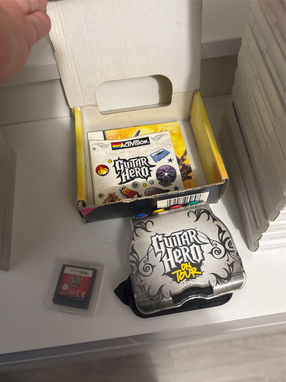 Guitar Hero On Tour Decades - Nintendo DS (Activision - 1) video game collectible [Barcode 5030917062698] - Main Image 3