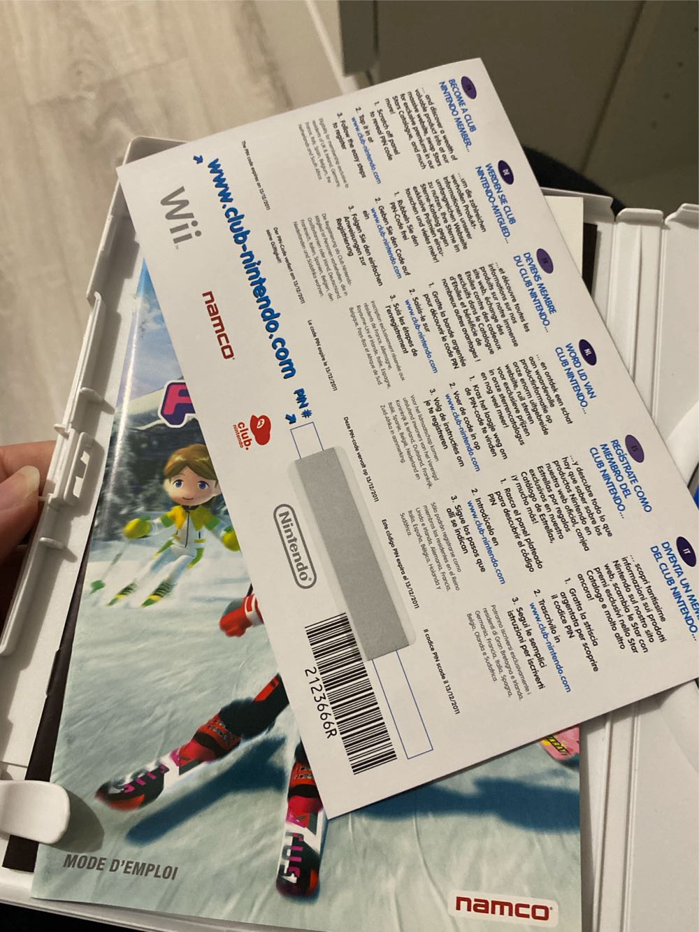 Family Ski - Nintendo Wii (Namco - 1-4) video game collectible [Barcode 045496365813] - Main Image 4