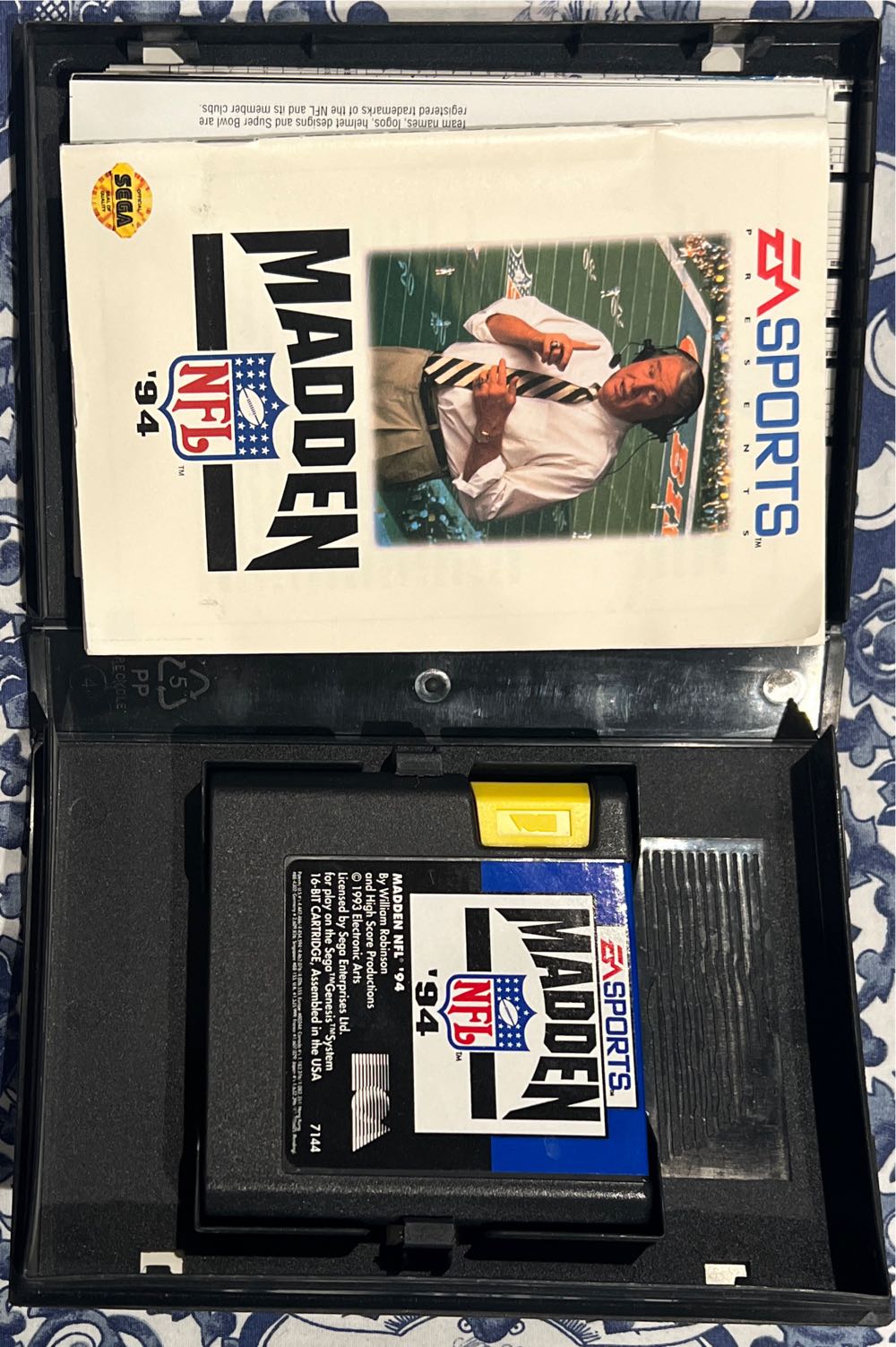 Madden NFL 94 - Sega Genesis (Mega Drive) video game collectible - Main Image 3