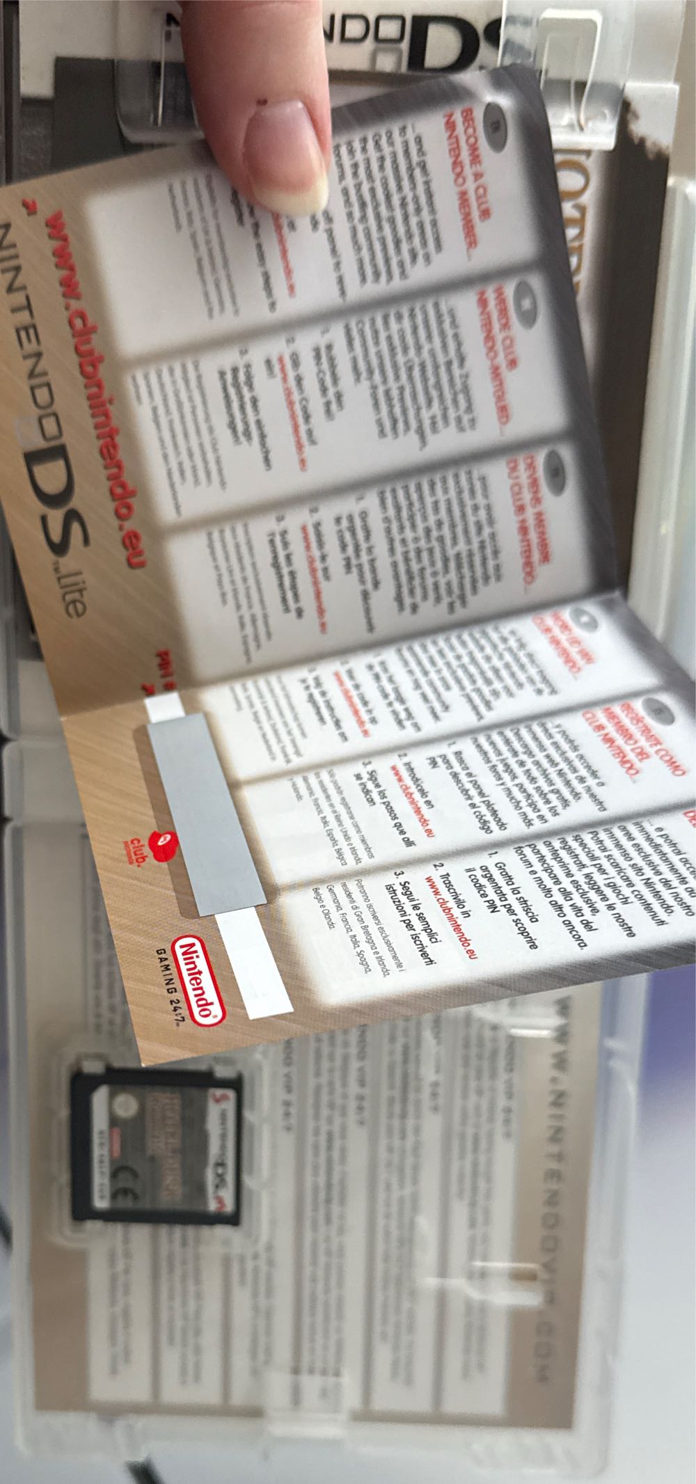 Hotel Dusk: Room 215 - Nintendo DS (Nintendo - 1) video game collectible [Barcode 045496464233] - Main Image 3