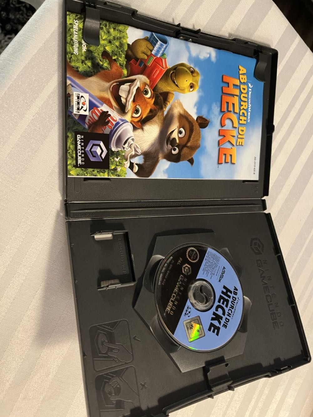 Ab durch die Hecke - Nintendo GameCube video game collectible [Barcode 5030917034831] - Main Image 2