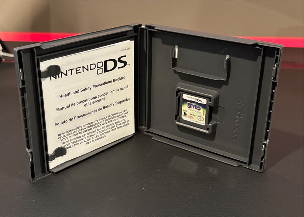 The Legend Of Spyro The Eternal Night - Nintendo DS (Sierra Entertainment) video game collectible [Barcode 020626726559] - Main Image 3